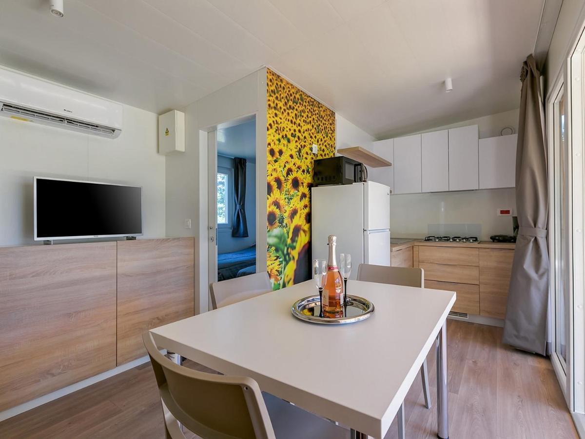 Adriamar Mobile Homes In Camping Park Umag Eksteriør billede